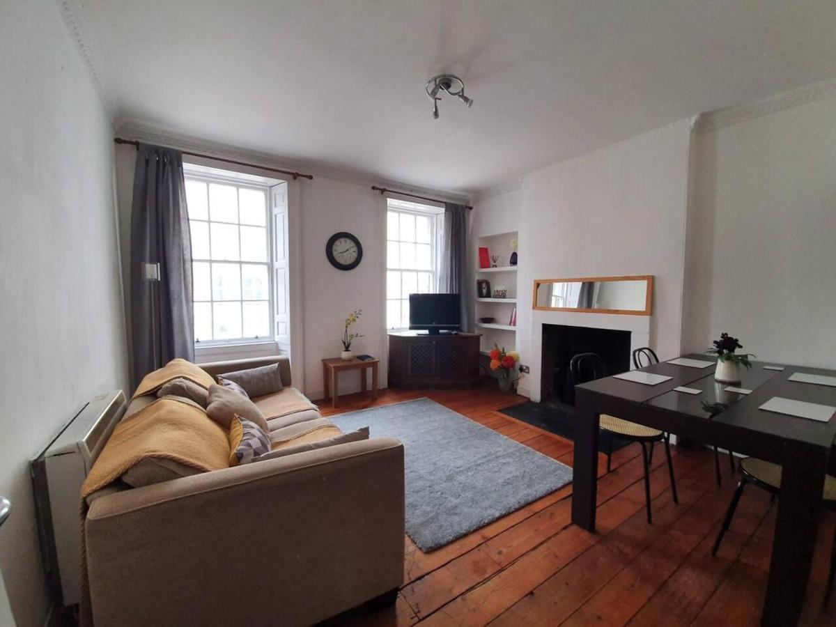 Lovely 2 Bedroom Flat In The Heart Of The Appartement Edinburgh